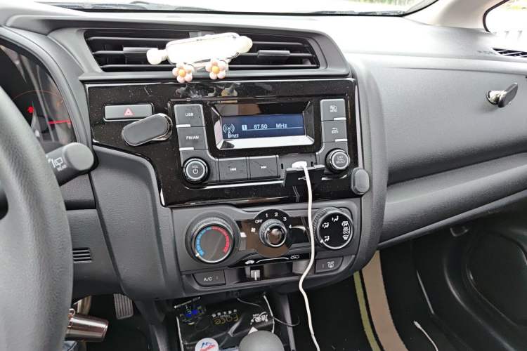 Used Honda Fit 2018 1.5L CVT Comfort Sunroof Version Audio And AC Panel