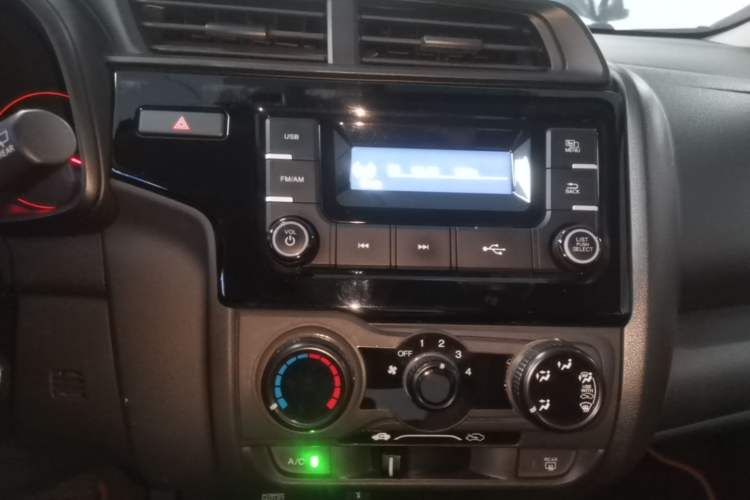 Used Honda Fit 2018 1.5L CVT Comfort Version Audio And AC Panel
