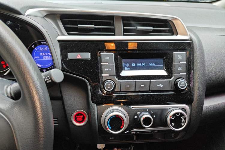 Used Honda Fit 2018 1.5L CVT Luxury Edition Audio And AC Panel