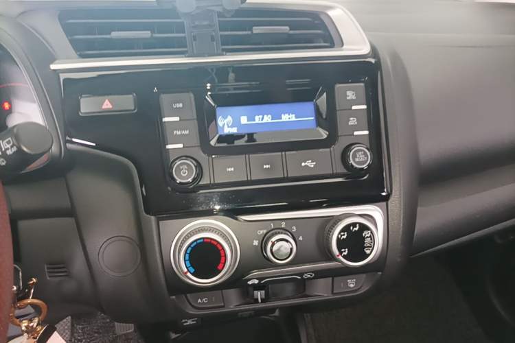 Used Honda Fit 2018 1.5L CVT Trendy Sports Edition Audio And AC Panel
