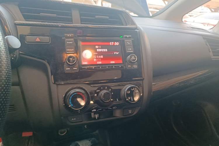 Used Honda Fit 2018 1.5L CVT Comfort Sunroof Version Audio And AC Panel