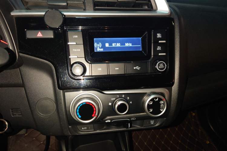 Used Honda Fit 2018 1.5L CVT Trendy Sports Edition Audio And AC Panel