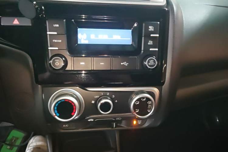 Used Honda Fit 2018 1.5L CVT Trendy Sports Edition Audio And AC Panel