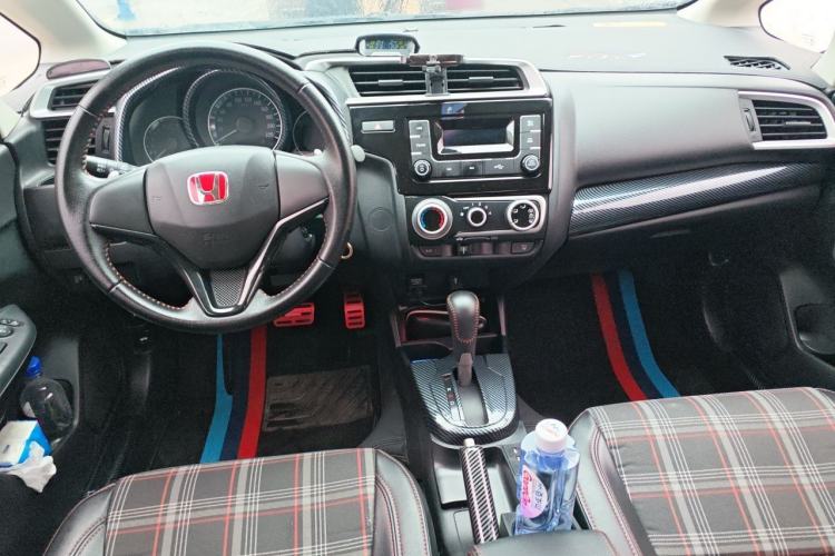 Used Honda Fit 2018 1.5L CVT Trendy Run+ Edition Center Console