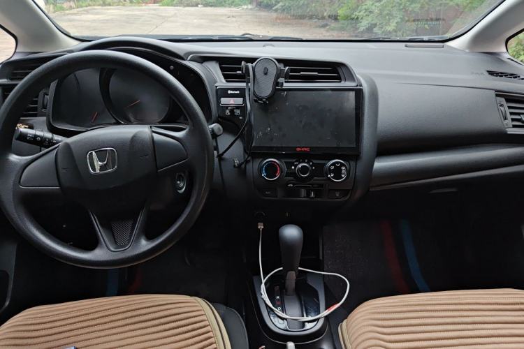 Used Honda Fit 2018 1.5L CVT Comfort Sunroof Version Center Console