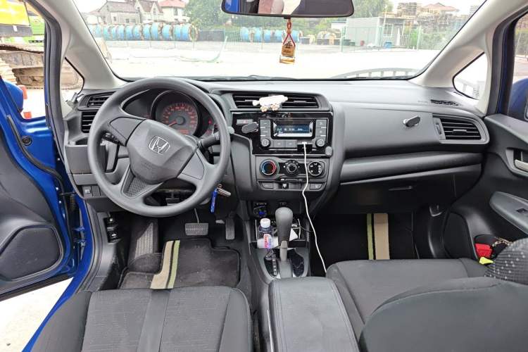 Used Honda Fit 2018 1.5L CVT Comfort Sunroof Version Center Console