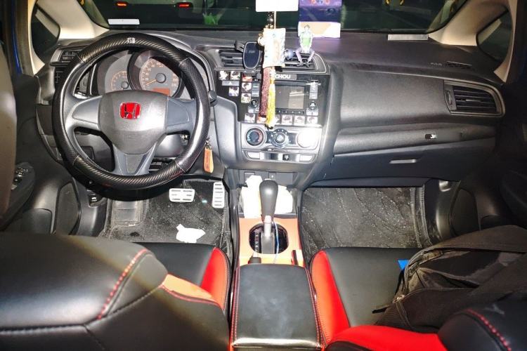 Used Honda Fit 2018 1.5L CVT Comfort Sunroof Version Center Console