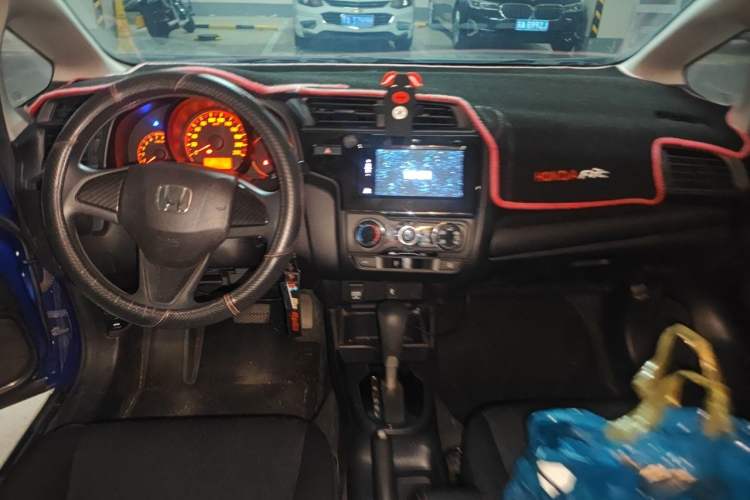 Used Honda Fit 2018 1.5L CVT Comfort Sunroof Version Center Console
