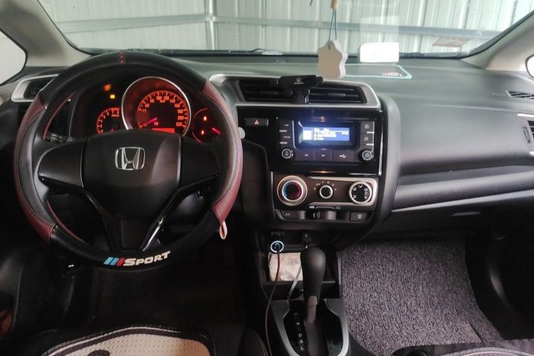 Used Honda Fit 2018 1.5L CVT Trendy Sports Edition Center Console