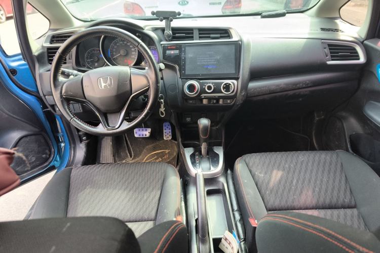 Used Honda Fit 2018 1.5L CVT Trendy Run+ Edition Center Console