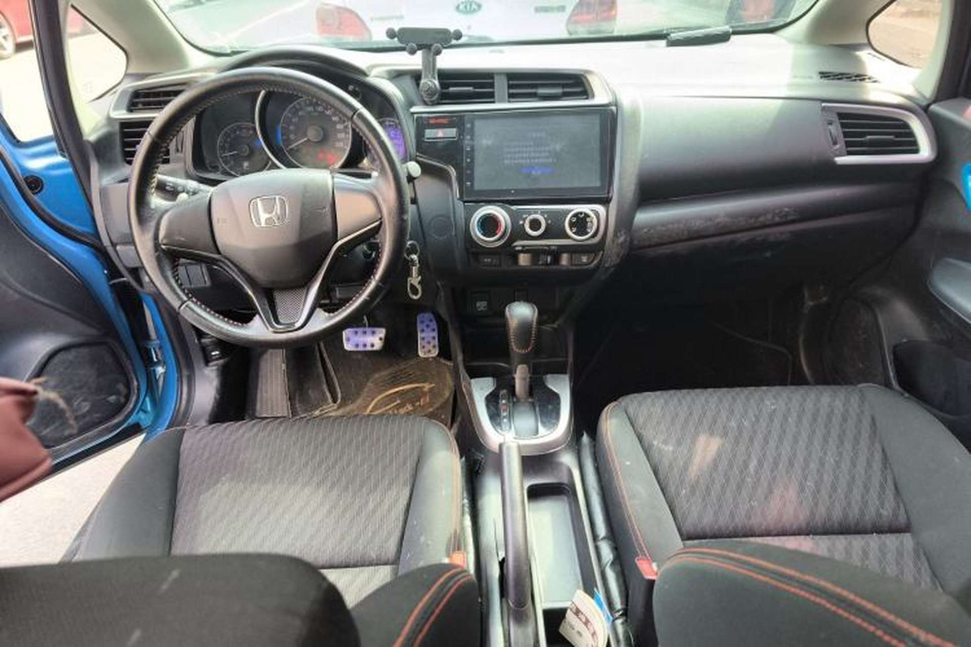 Used Honda Fit 2018 1.5L CVT Trendy Run+ Edition Center Console