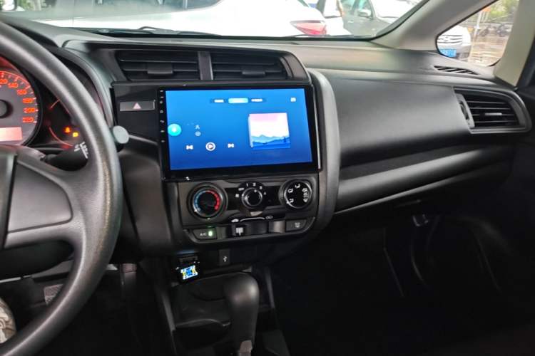 Used Honda Fit 2018 1.5L CVT Comfort Sunroof Version Center Console