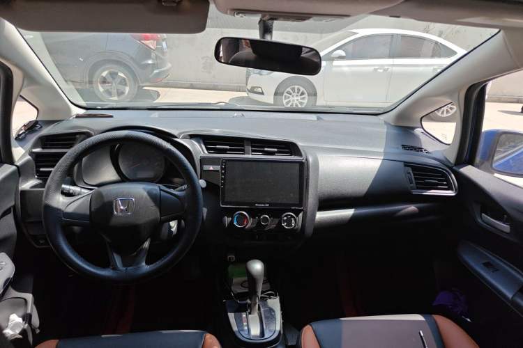 Used Honda Fit 2018 1.5L CVT Comfort Sunroof Version Center Console