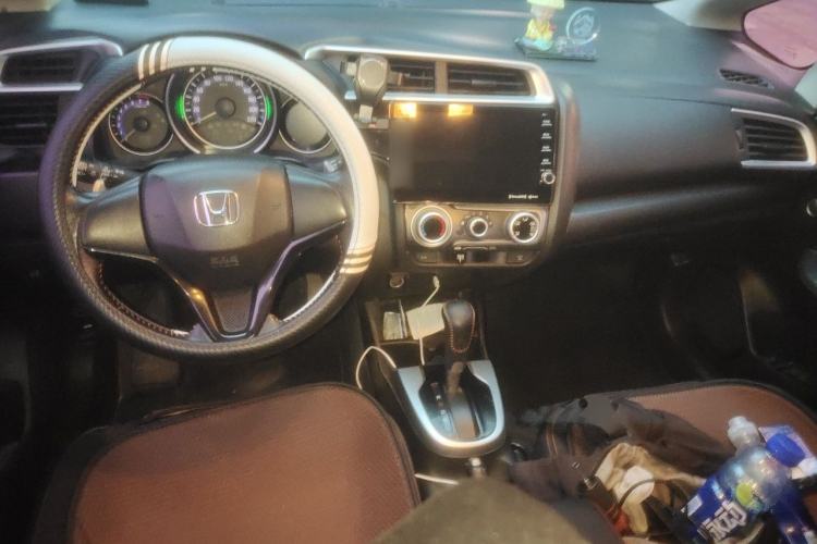 Used Honda Fit 2018 1.5L CVT Trendy Run+ Edition Center Console
