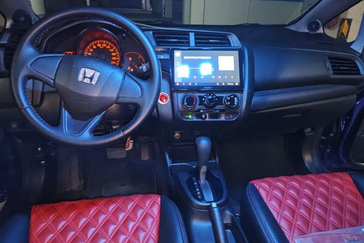 Used Honda Fit 2018 1.5L CVT Comfort Sunroof Version Center Console
