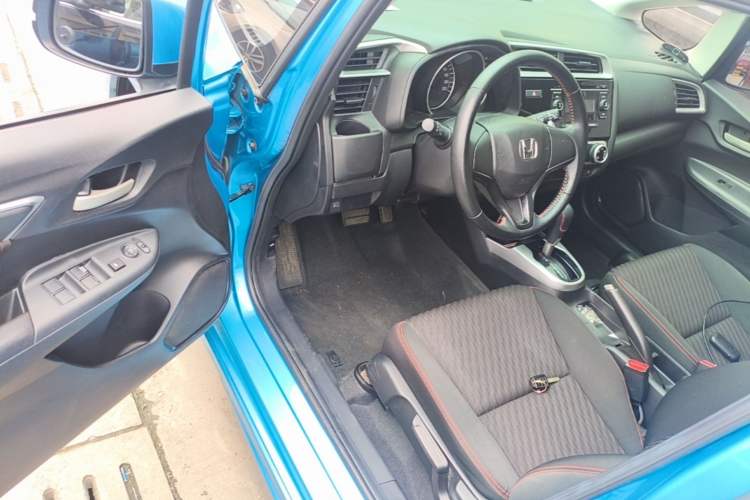 Used Honda Fit 2018 1.5L CVT Trendy Run+ Edition Driver Seat