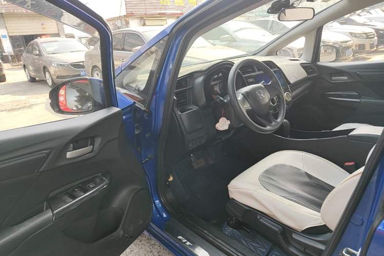 Used Honda Fit 2018 1.5L CVT Comfort Sunroof Version Driver Seat