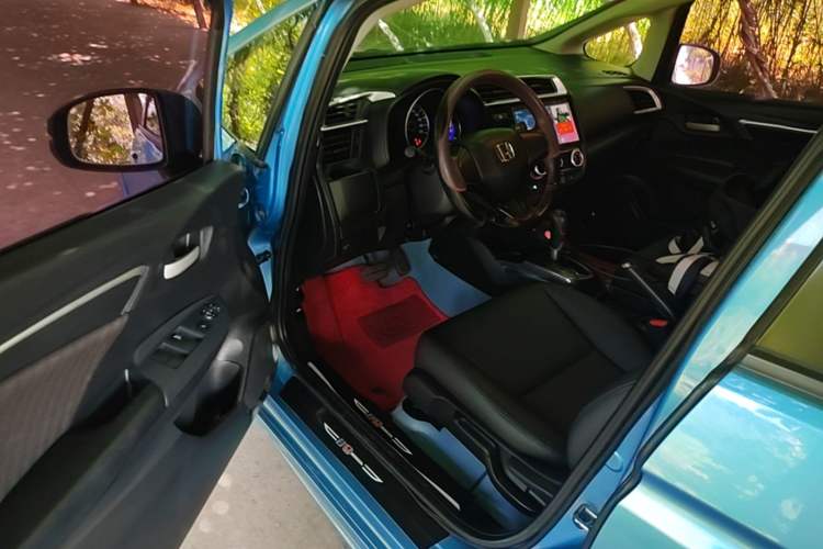 Used Honda Fit 2018 1.5L CVT Trendy Run+ Edition Driver Seat