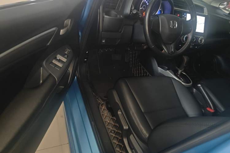 Used Honda Fit 2018 1.5L CVT Trendy Run+ Edition Driver Seat