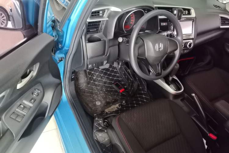 Used Honda Fit 2018 1.5L CVT Trendy Sports Edition Driver Seat