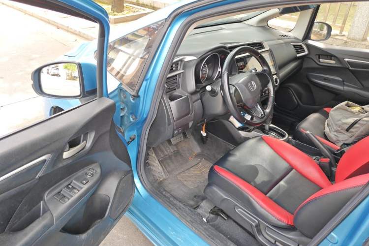 Used Honda Fit 2018 1.5L CVT Trendy Run+ Edition Driver Seat