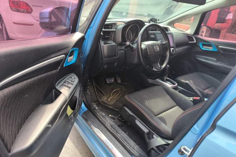 Used Honda Fit 2018 1.5L CVT Trendy Run+ Edition Driver Seat