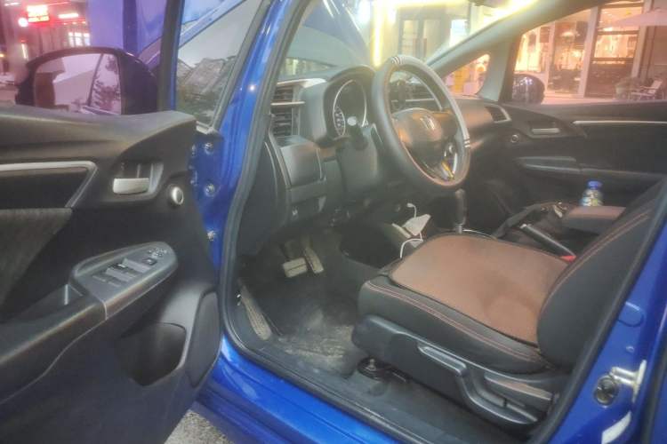 Used Honda Fit 2018 1.5L CVT Trendy Run+ Edition Driver Seat