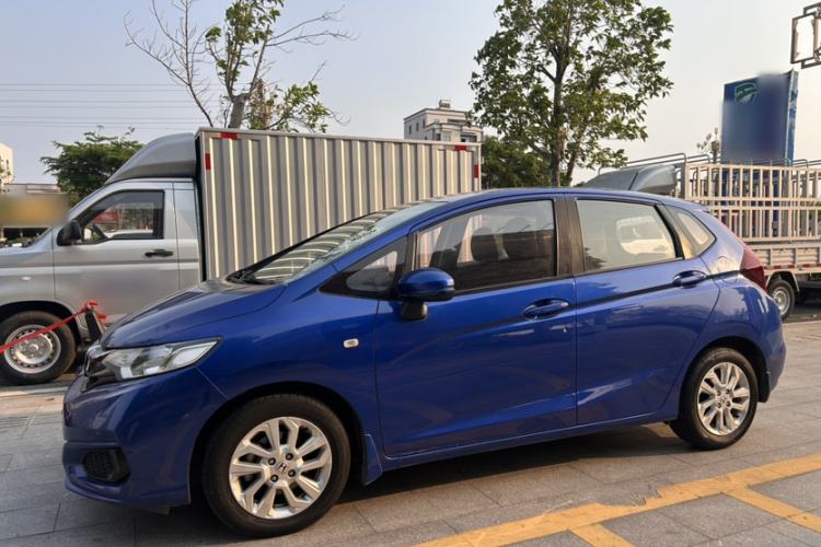 Used Honda Fit 2018 1.5L CVT Comfort Sunroof Version Exterior 2