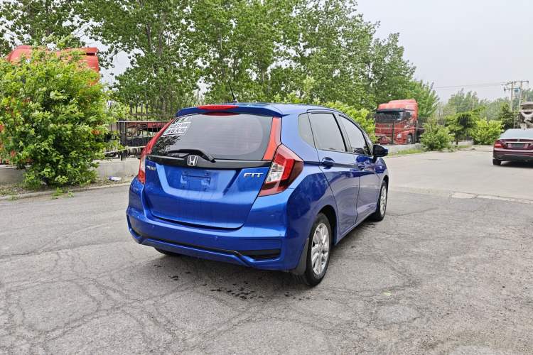 Used Honda Fit 2018 1.5L CVT Comfort Sunroof Version Exterior 3