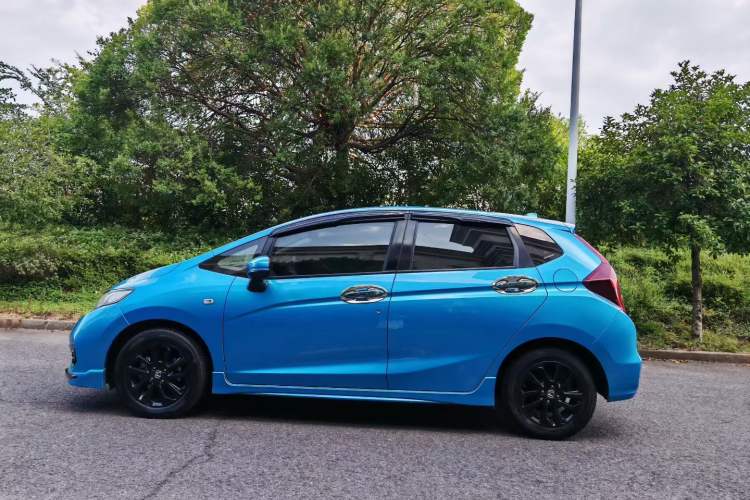 Used Honda Fit 2018 1.5L CVT Trendy Run+ Edition Exterior 3