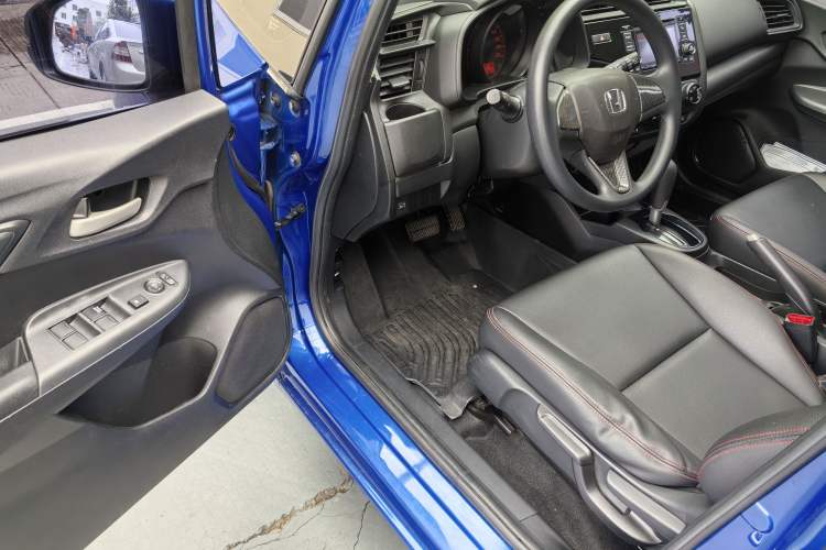 Used Honda Fit 2018 1.5L CVT Comfort Sunroof Version Exterior 3