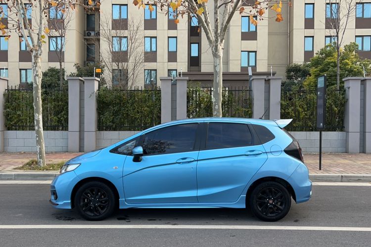 Used Honda Fit 2018 1.5L CVT Trendy Run+ Edition Exterior 3
