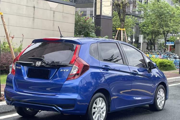 Used Honda Fit 2018 1.5L CVT Comfort Sunroof Version Exterior 5