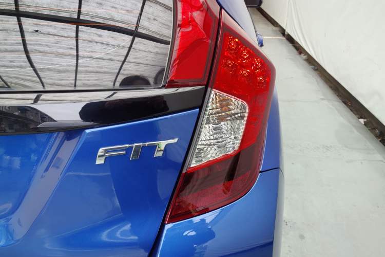 Used Honda Fit 2018 1.5L CVT Comfort Sunroof Version Exterior 5