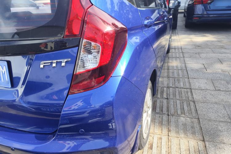 Used Honda Fit 2018 1.5L CVT Comfort Sunroof Version Exterior 5
