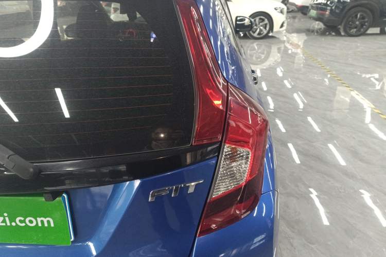 Used Honda Fit 2018 1.5L CVT Comfort Version Exterior 6