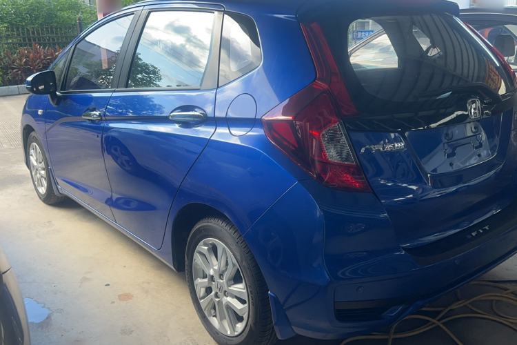 Used Honda Fit 2018 1.5L CVT Comfort Sunroof Version Exterior 6