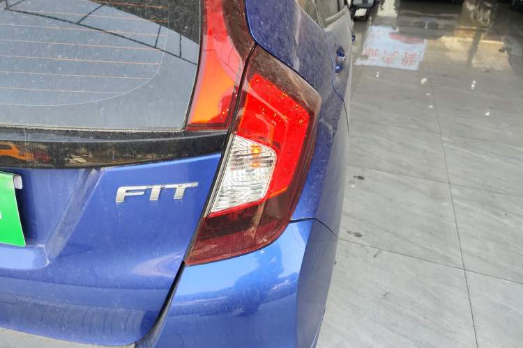 Used Honda Fit 2018 1.5L Manual Comfort Version Exterior 6