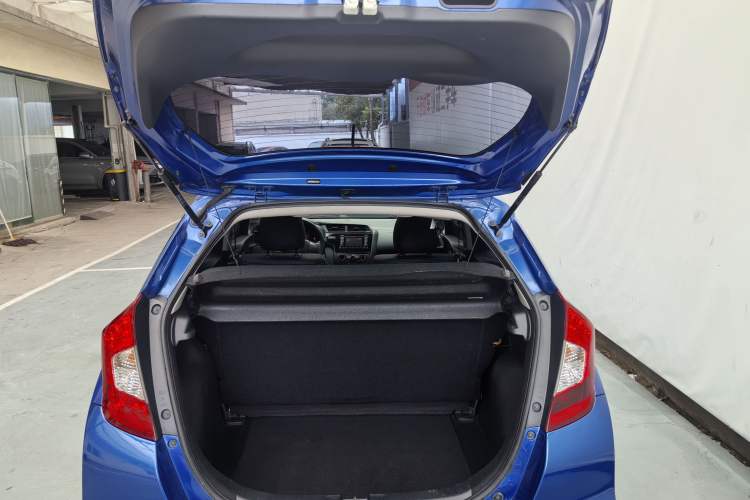 Used Honda Fit 2018 1.5L CVT Comfort Sunroof Version Exterior 7