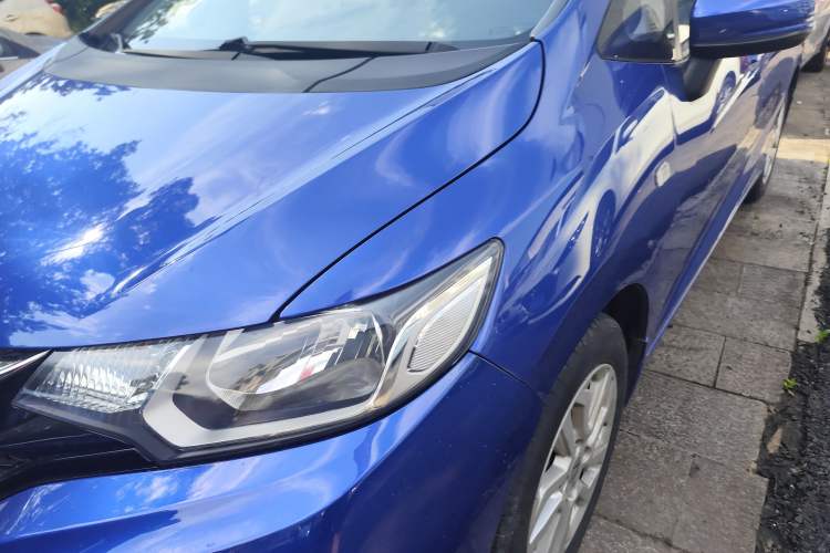 Used Honda Fit 2018 1.5L CVT Comfort Sunroof Version Exterior 7