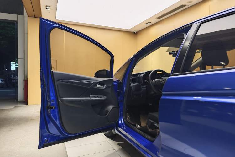 Used Honda Fit 2018 1.5L CVT Comfort Version Exterior 8