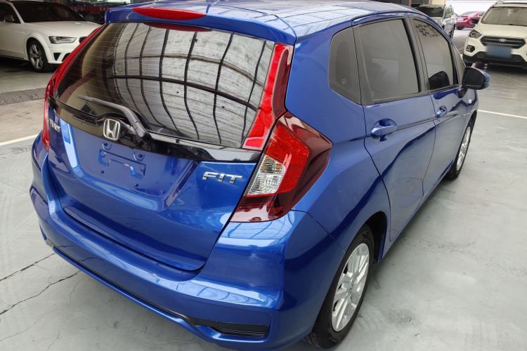 Used Honda Fit 2018 1.5L CVT Comfort Sunroof Version Exterior 8