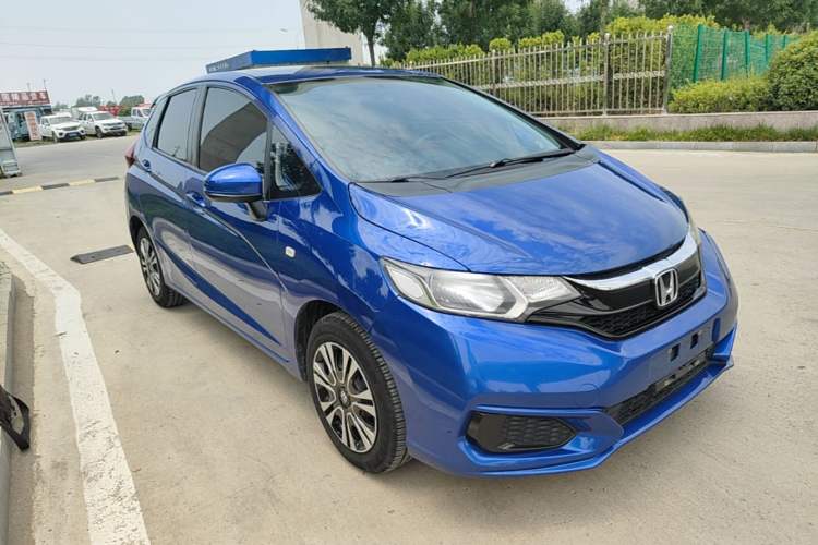 Used Honda Fit 2018 1.5L CVT Comfort Sunroof Version Front Right 45 Deg