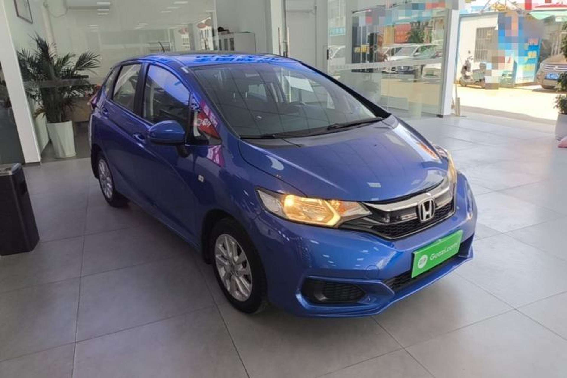 Used Honda Fit 2018 1.5L CVT Comfort Sunroof Version Front Right 45 Deg