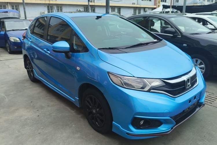 Used Honda Fit 2018 1.5L CVT Trendy Run+ Edition Front Right 45 Deg