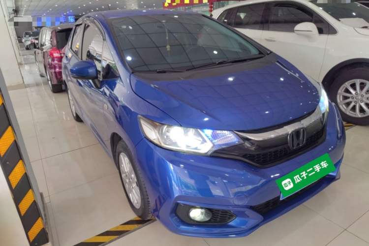 Used Honda Fit 2018 1.5L CVT Comfort Sunroof Version Front Right 45 Deg