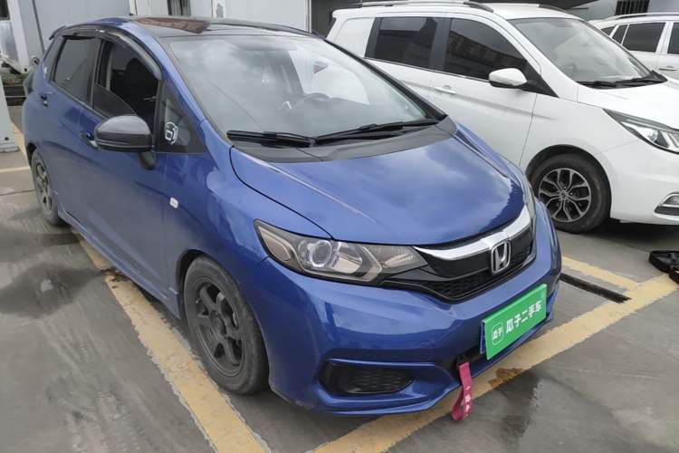 Used Honda Fit 2018 1.5L CVT Comfort Sunroof Version Front Right 45 Deg