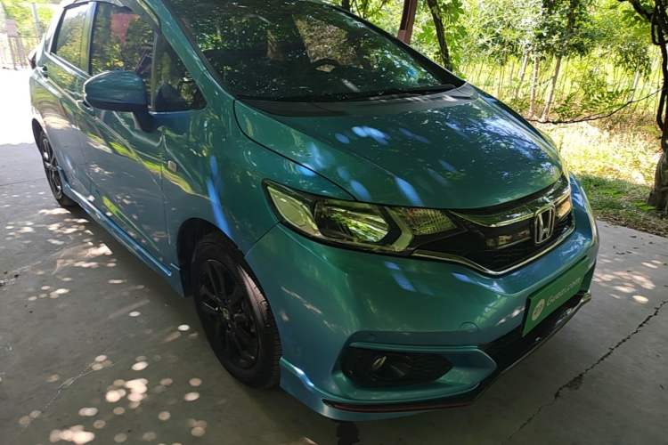 Used Honda Fit 2018 1.5L CVT Trendy Run+ Edition Front Right 45 Deg