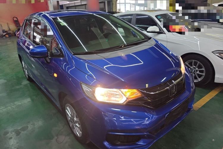 Used Honda Fit 2018 1.5L CVT Comfort Sunroof Version Front Right 45 Deg