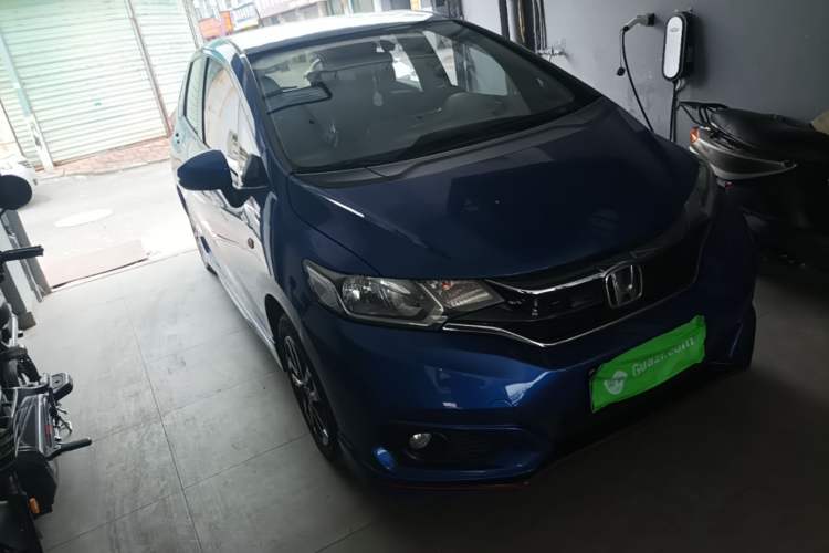 Used Honda Fit 2018 1.5L CVT Trendy Sports Edition Front Right 45 Deg